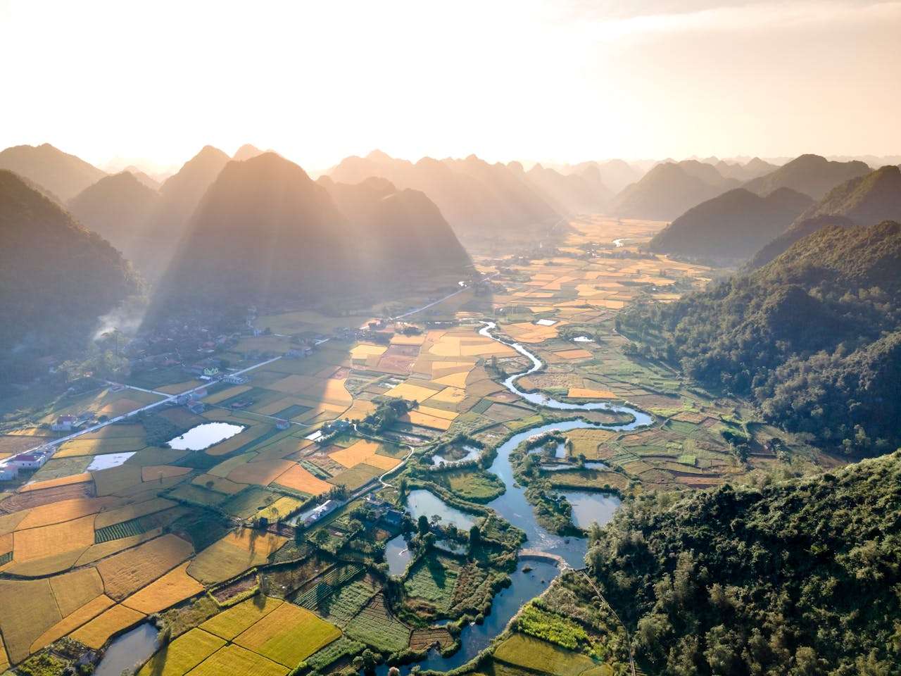 我的家乡：5篇初中英语作文，展现地域文化魅力