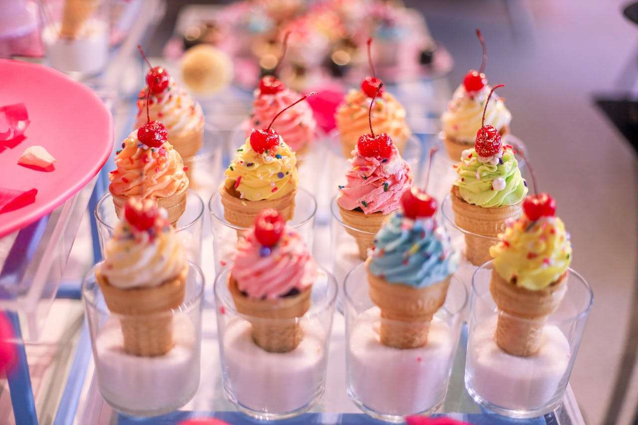 小学英语作文大全：介绍我的爸爸，5篇英语作文带翻译和写作技巧