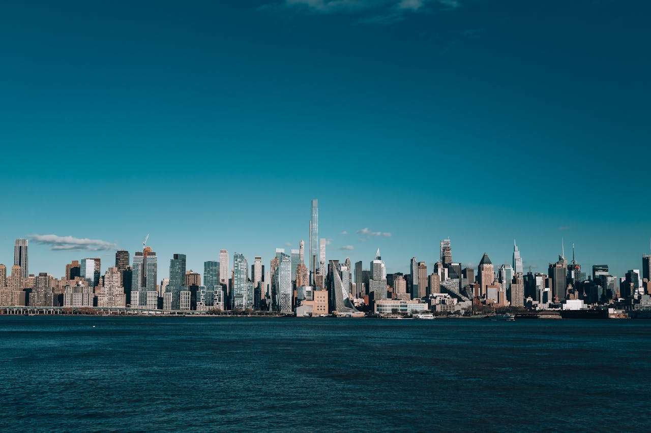 城市夜景的英语描写指南：从纽约黄昏到伦敦雨夜的文学笔法