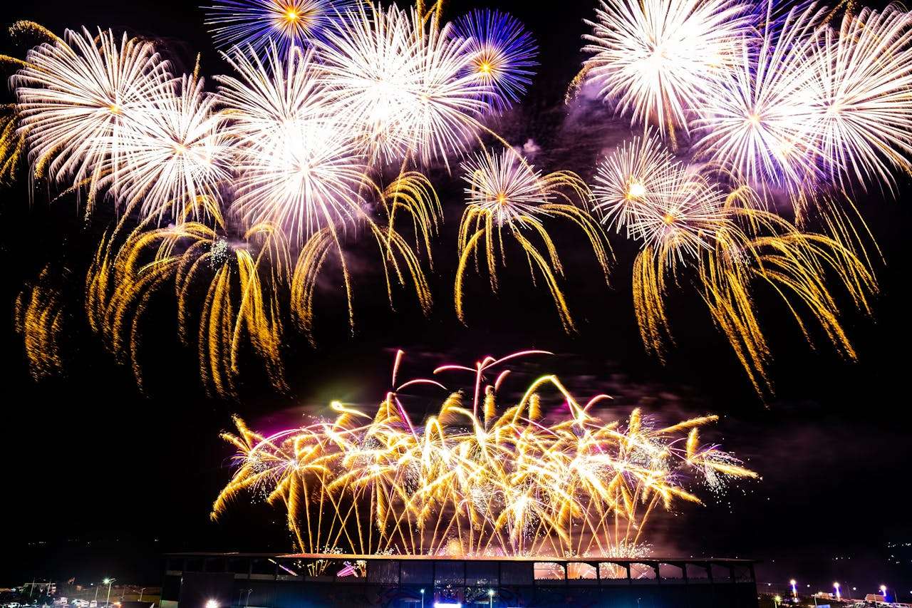 节日主题英语作文4篇：春节、圣诞节写作全攻略