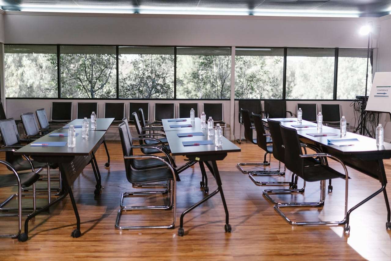 高效办公必备：10个职场英文邮件模板，从请假到会议安排全搞定